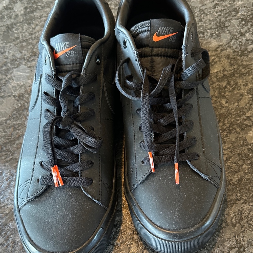 Nike Men’s Black Sneakers with Orange Accents